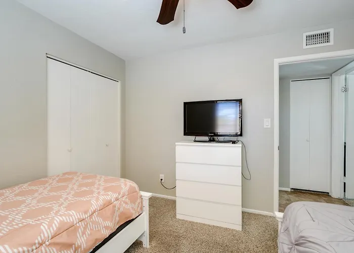 Holiday home W/ Pool, Near Golf, Hiking & More! *