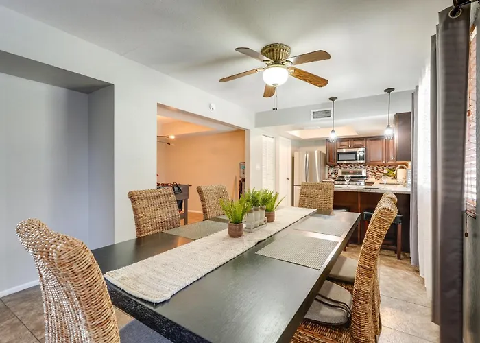 Holiday home W/ Pool, Near Golf, Hiking & More!