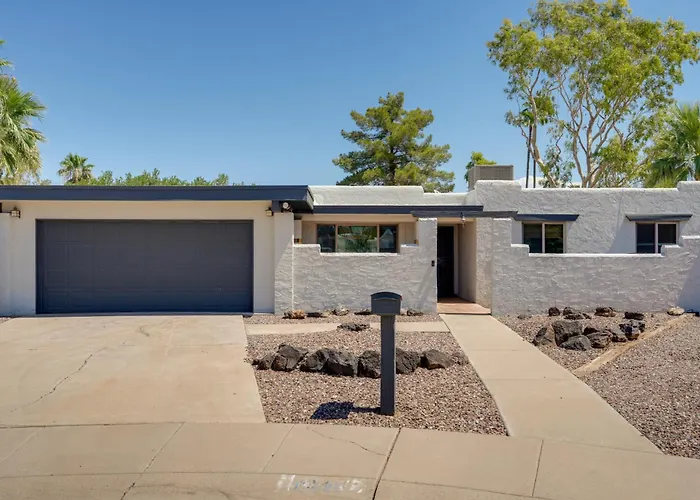W/ Pool, Near Golf, Hiking & More! Holiday home